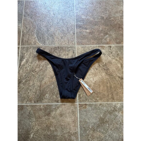 Skims Signature Swim Cheeky Tanga Bottom Onyx
Size Small - Picture 4 of 9